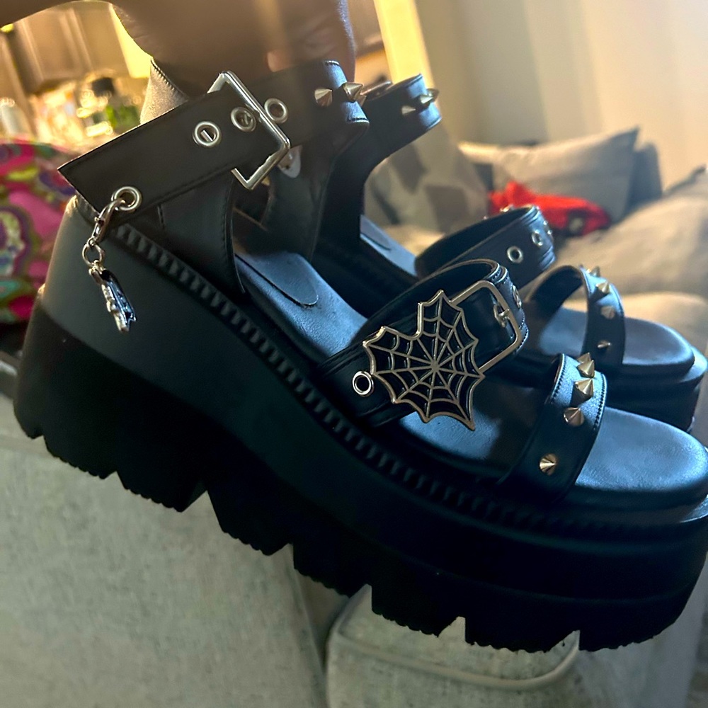 Demonia shaker 13s